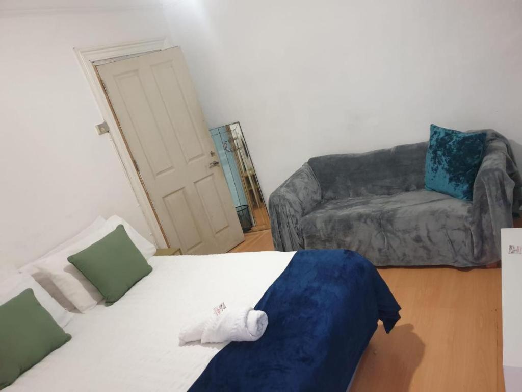 Balham, South Spacious, Lambert, 6 Available Guest house London