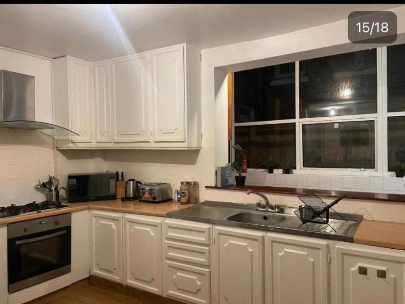 Guest house Balham, South Spacious, Lambert, 6 Available London