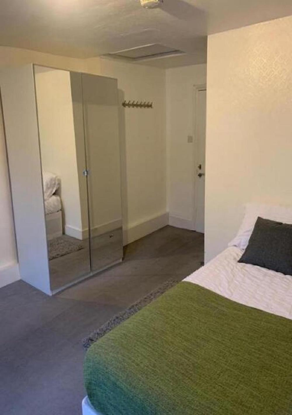 Guest house Balham, South Spacious, Lambert, 6 Available London